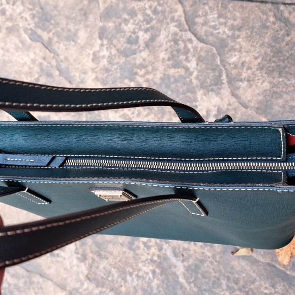 🌍.Dooney & Bourke🌍 - Picture 6 of 12